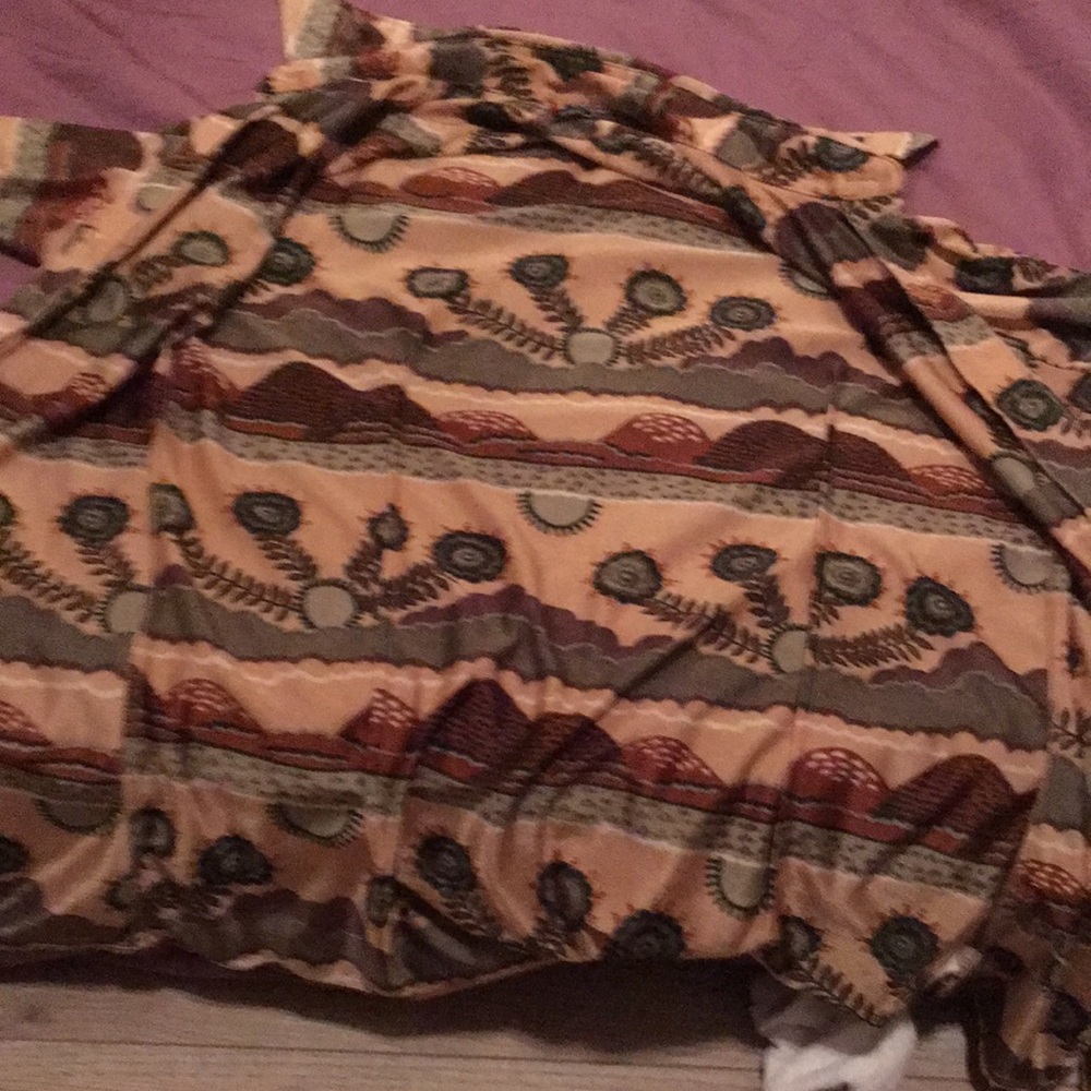 Floral print shirt. Italian sizing